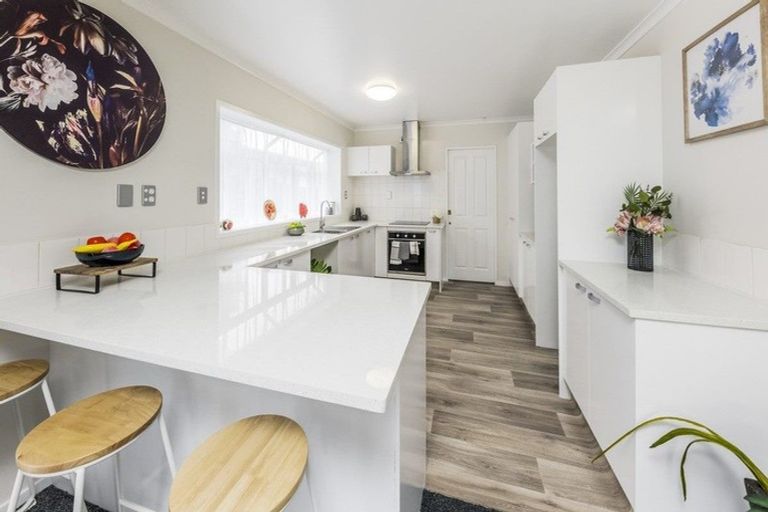 Photo of property in 5 Reyland Close, Weymouth, Auckland, 2103