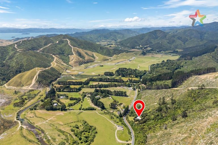 Photo of property in 1119 Coast Road, Wainuiomata Coast, Wainuiomata, 5373