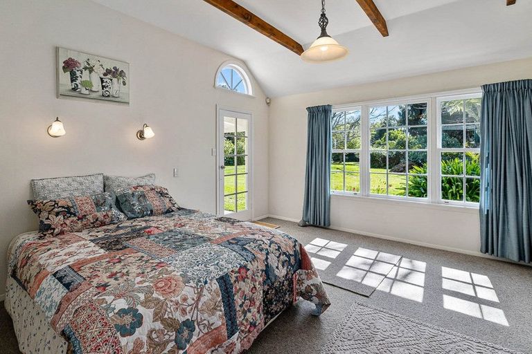 Photo of property in 11 Karaka Grove, Waikanae, 5036