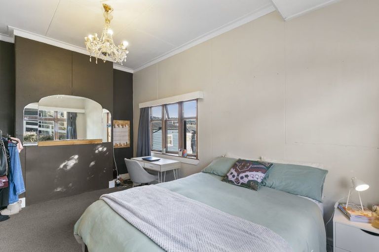 Photo of property in 60 Roxburgh Street, Mount Victoria, Wellington, 6011