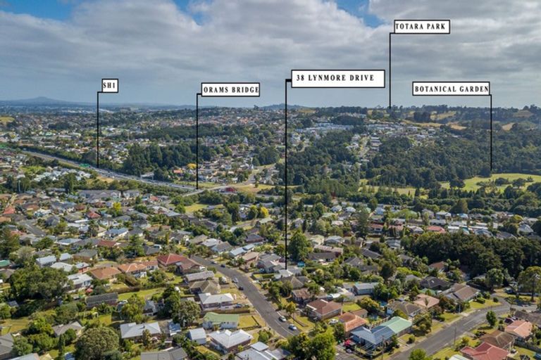 Photo of property in 38 Lynmore Drive, Hillpark, Auckland, 2102