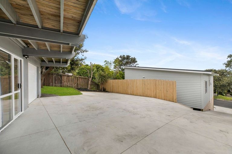 Photo of property in 15 Rosario Crescent, Red Beach, 0932