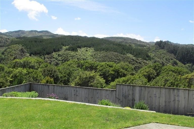 Photo of property in 13 Percy Kinsman Crescent, Riverstone Terraces, Upper Hutt, 5018