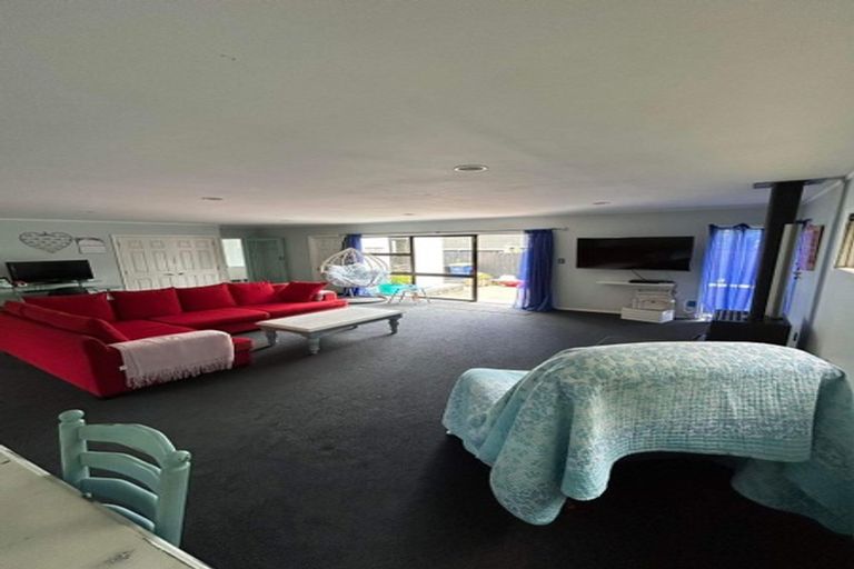 Photo of property in 473 Glenfield Road, Glenfield, Auckland, 0629