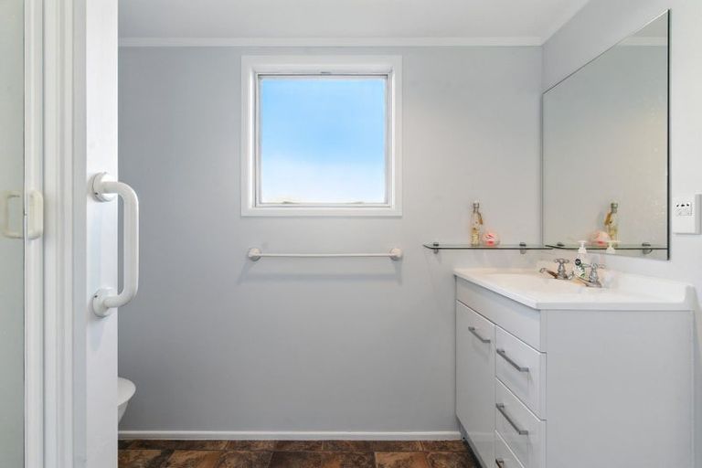 Photo of property in 229 Shakespeare Street, Leamington, Cambridge, 3432