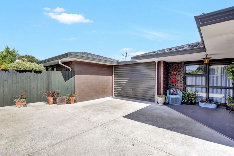 Photo of property in 1/14 Gatonby Place, Avonhead, Christchurch, 8042