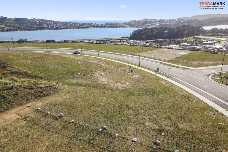 Photo of property in 65 Queen Charlotte Drive, Aotea, Porirua, 5024