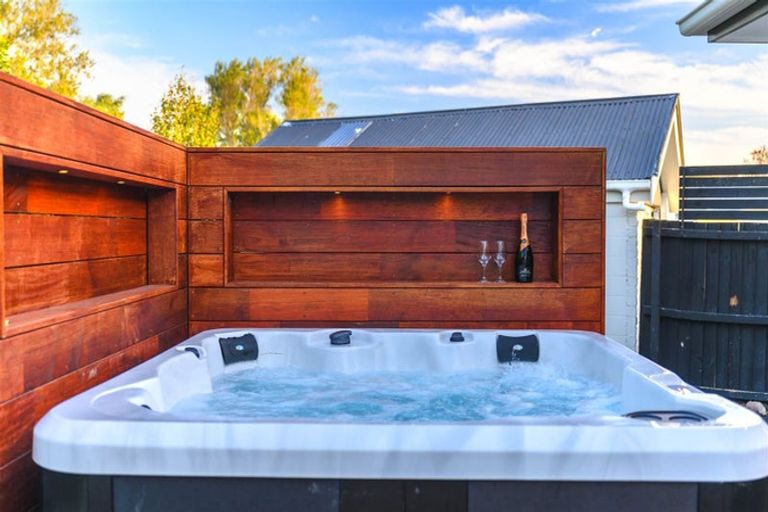 Photo of property in 6 Bidwell Place, Hillmorton, Christchurch, 8025