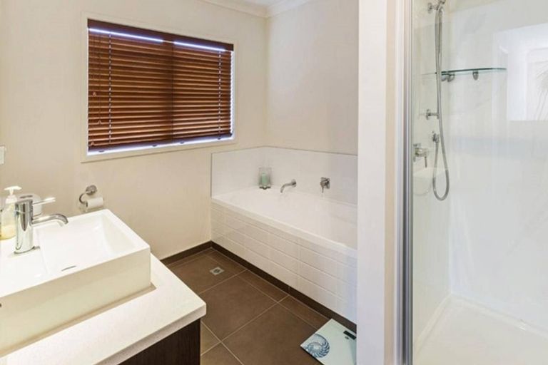 Photo of property in 21 Kestev Drive, Flat Bush, Auckland, 2016