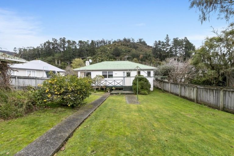 Photo of property in 95 Hine Road, Wainuiomata, Lower Hutt, 5014