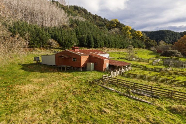 Photo of property in 921 Ongo Road, Hunterville, 4782