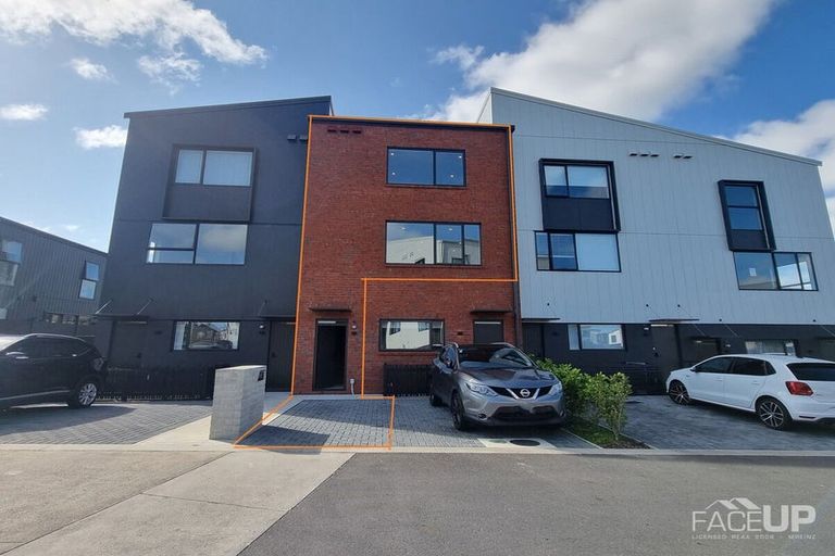 Photo of property in 2/1 Ko Roa Lane, Hobsonville, Auckland, 0616