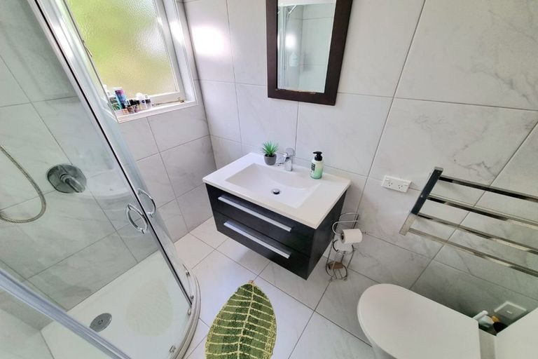 Photo of property in 12 Seabreeze Road, Narrow Neck, Auckland, 0624