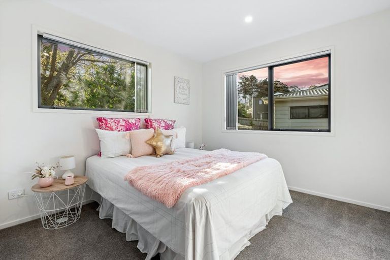 Photo of property in 6d Buisson Glade, West Harbour, Auckland, 0618