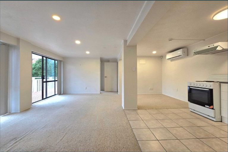 Photo of property in 33 Alidade Place, Massey, Auckland, 0614