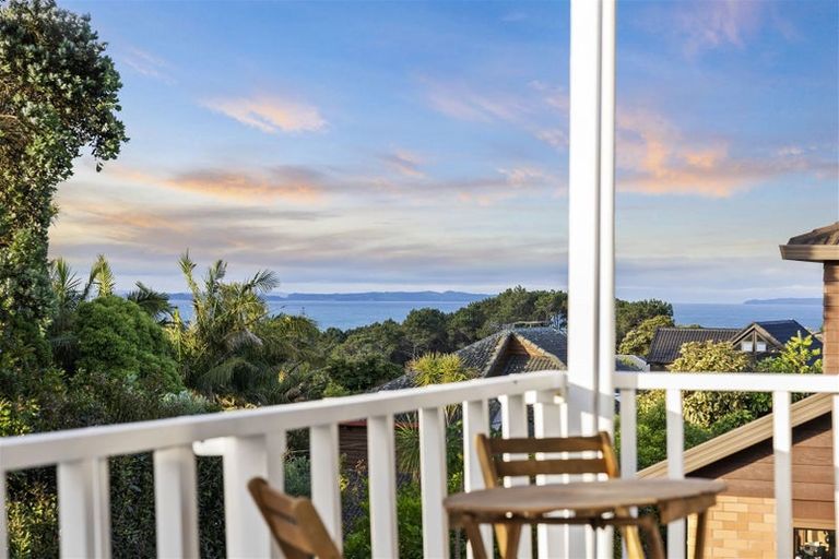 Photo of property in 1/52 Aberdeen Road, Campbells Bay, Auckland, 0620