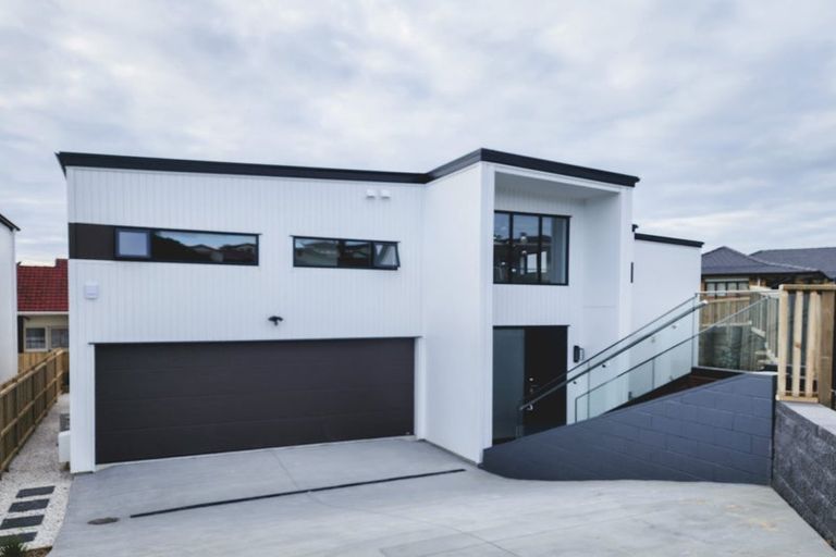 Photo of property in 2a Embling Place, Eastern Beach, Auckland, 2012