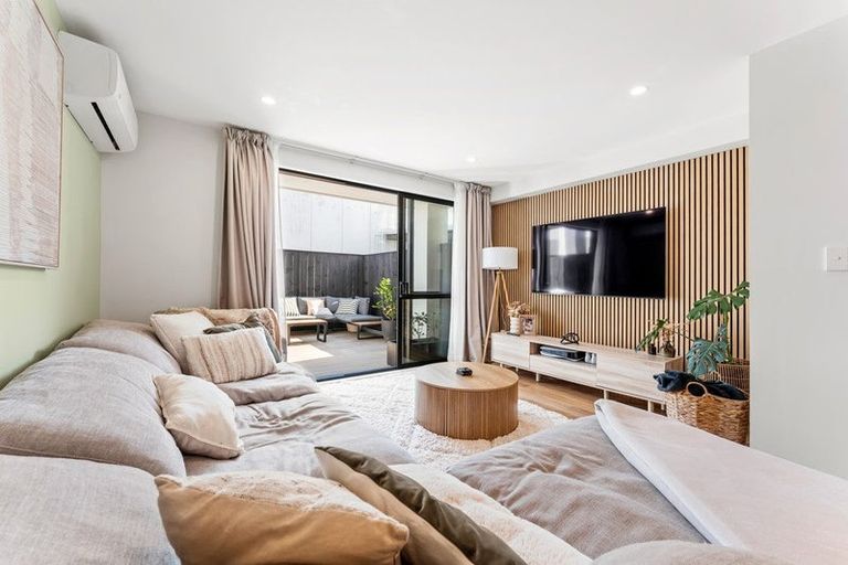 Photo of property in 28 Hinonga Loop, Silverdale, 0932