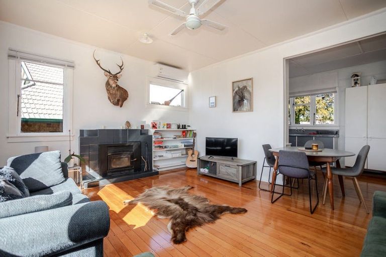 Photo of property in 3 Victoria Avenue, Dannevirke, 4930