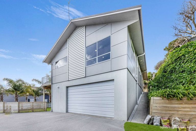 Photo of property in 23 York Crescent, Westown, New Plymouth, 4310