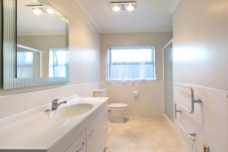 Photo of property in 5 Puketi Lane, Waiuku, 2123