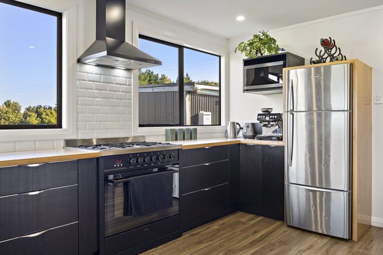 Photo of property in 44b Crosland Road, South Head, 0874