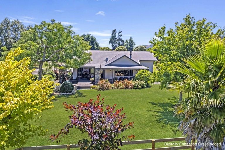 Photo of property in 424 Tararua Road, Levin, 5571