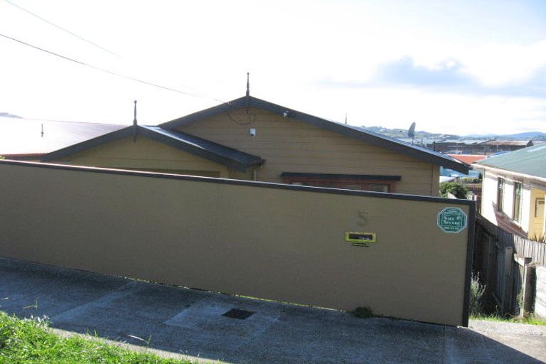 Photo of property in 5 Endeavour Street, Lyall Bay, Wellington, 6022