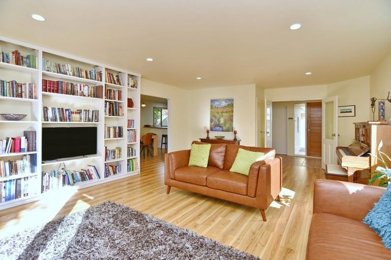 Photo of property in 114b Avonhead Road, Avonhead, Christchurch, 8042