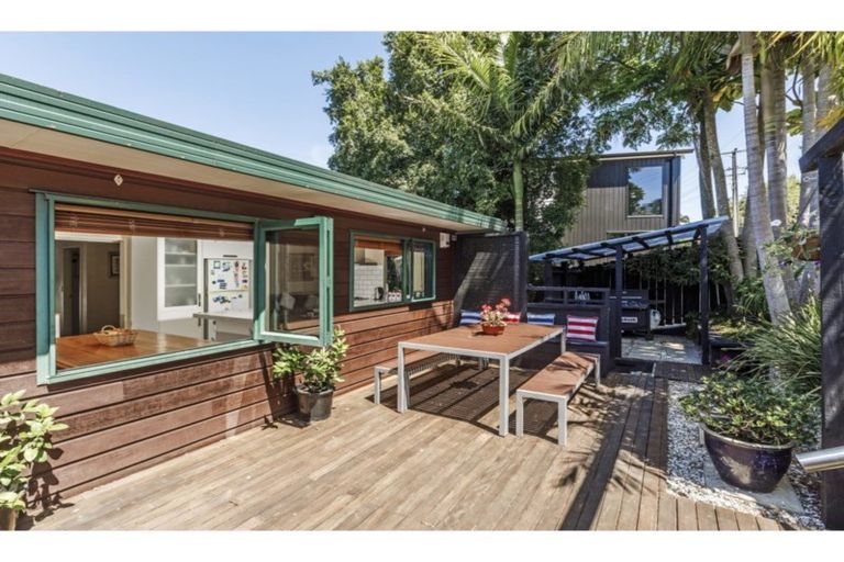 Photo of property in 1/50 Nigel Road, Browns Bay, Auckland, 0630