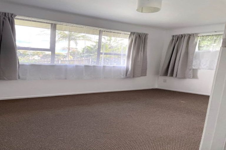 Photo of property in 18 Lewisham Street, Highland Park, Auckland, 2010