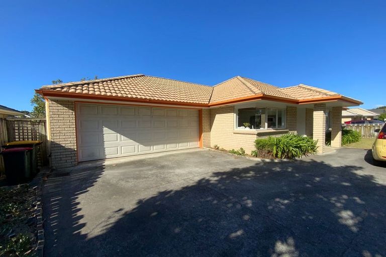 Photo of property in 2/246 Cascades Road, Botany Downs, Auckland, 2010