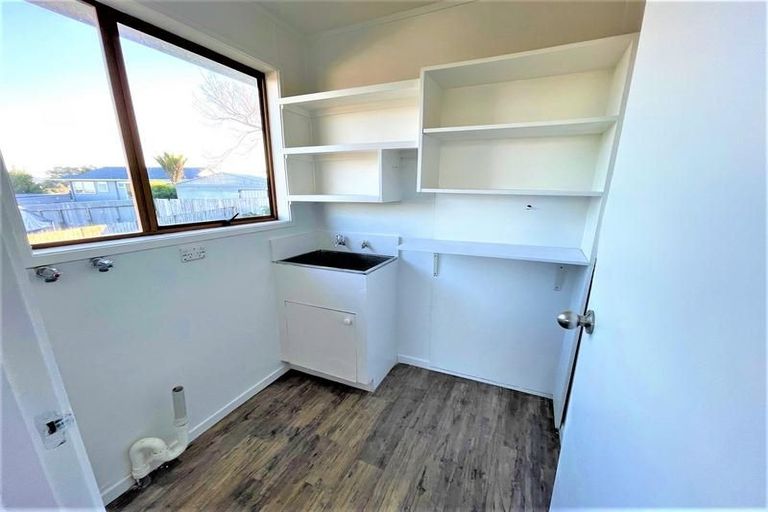 Photo of property in 19 Crompton Road, Massey, Auckland, 0614