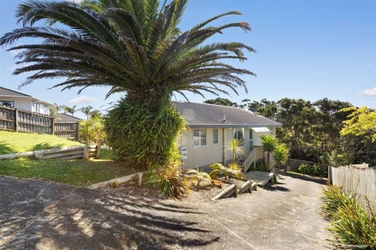 Photo of property in 9 Exeter Place, Unsworth Heights, Auckland, 0632