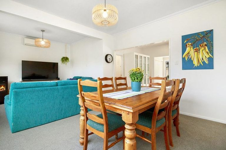 Photo of property in 6 Thomas Hook Street, Tawa, Wellington, 5028