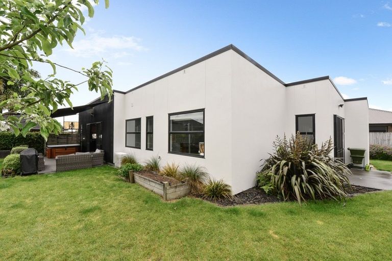 Photo of property in 17 Cole Thomas Place, Huntington, Hamilton, 3210