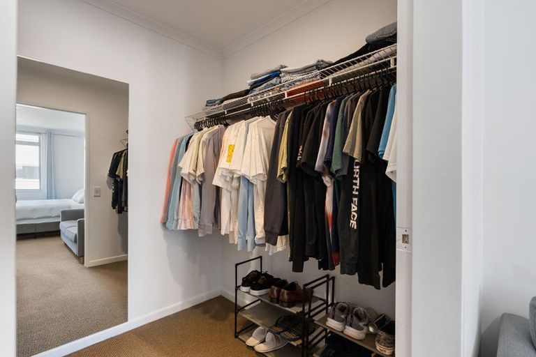 Photo of property in 2/15 Roxburgh Street, Mount Victoria, Wellington, 6011