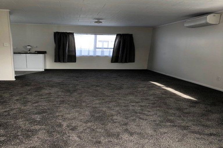 Photo of property in 1/18 Waiari Road, Conifer Grove, Takanini, 2112