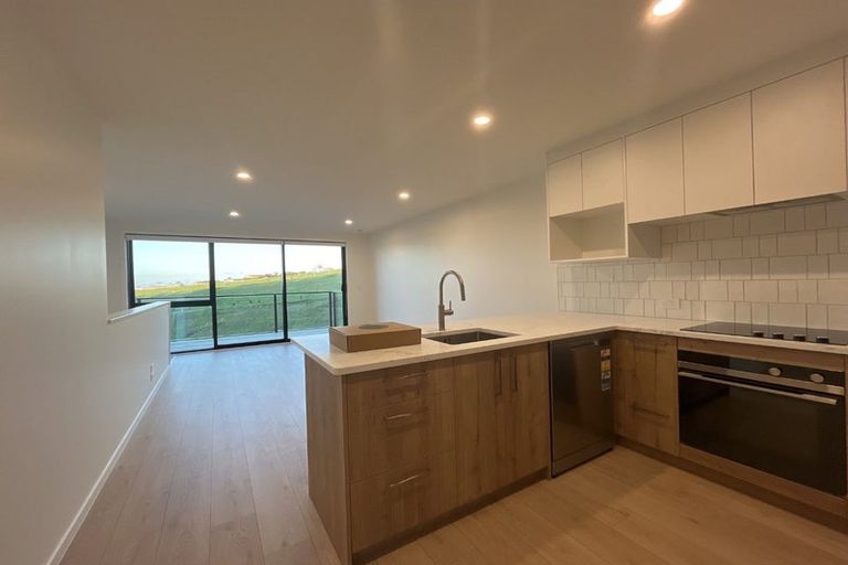 Photo of property in 3/23 Makomako Drive, Orewa, 0931