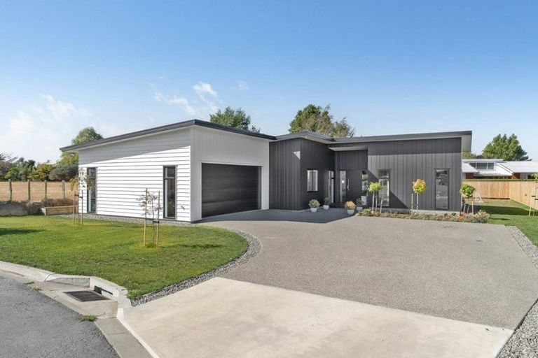Photo of property in 21 Coralie Place, Lansdowne, Masterton, 5810