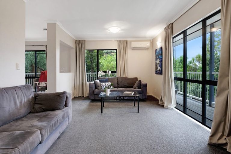 Photo of property in 41 Bronzewing Terrace, Unsworth Heights, Auckland, 0632