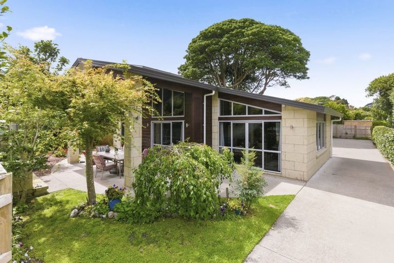 Photo of property in 3 Iti Grove, Waikanae, 5036