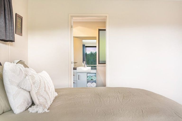 Photo of property in 92 Taiapa Valley Road, Muriwai, Waimauku, 0881