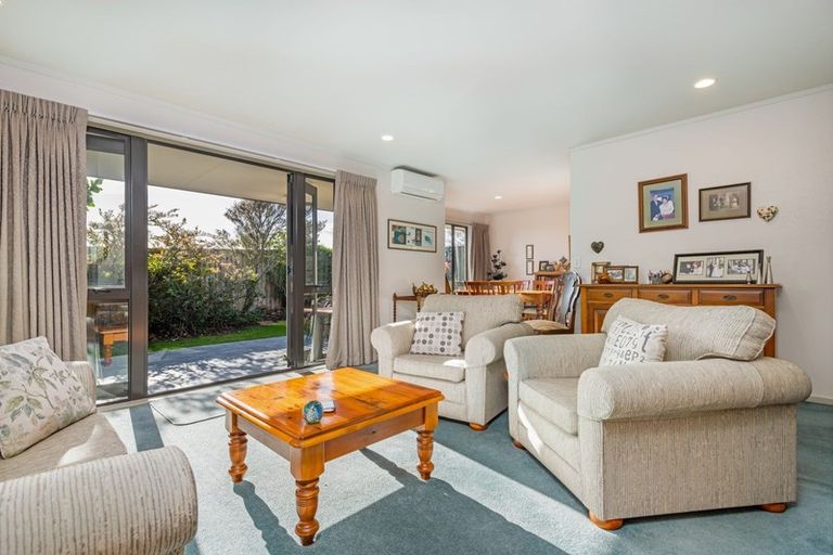 Photo of property in 10 Logan Place, Kelvin Grove, Palmerston North, 4414