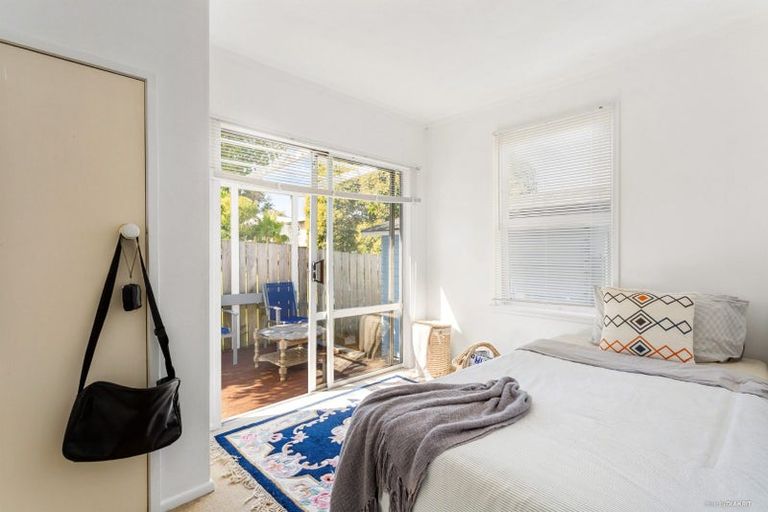 Photo of property in 1/7 Flaxdale Street, Birkdale, Auckland, 0626