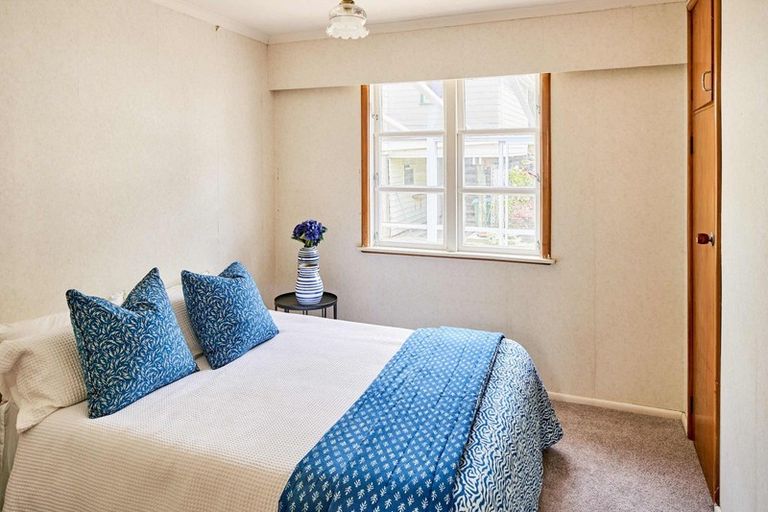 Photo of property in 58 Airlie Road, Plimmerton, Porirua, 5026