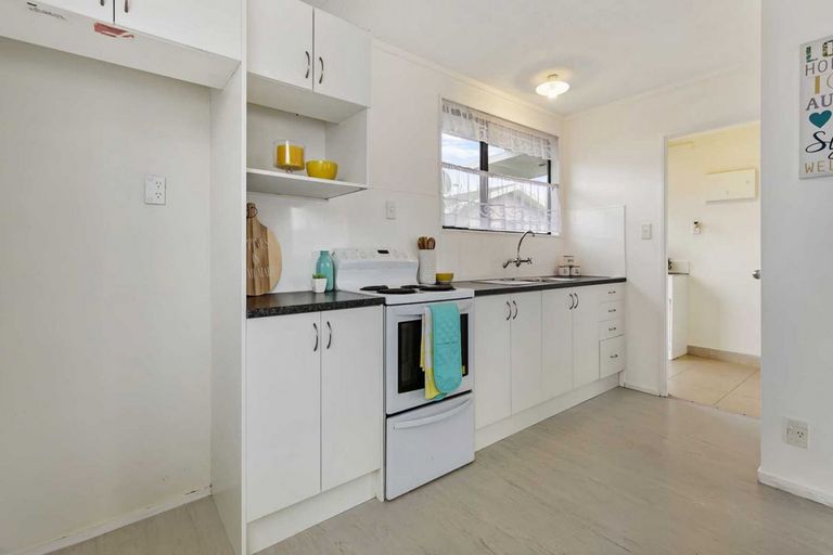 Photo of property in 2/61 Redcrest Avenue, Red Hill, Papakura, 2110