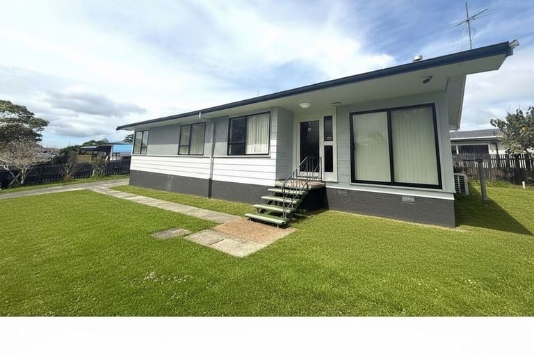 Photo of property in 1 Heathberry Close, Papatoetoe, Auckland, 2025
