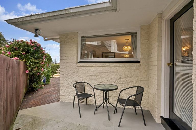 Photo of property in 2/2a Medbury Terrace, Fendalton, Christchurch, 8041