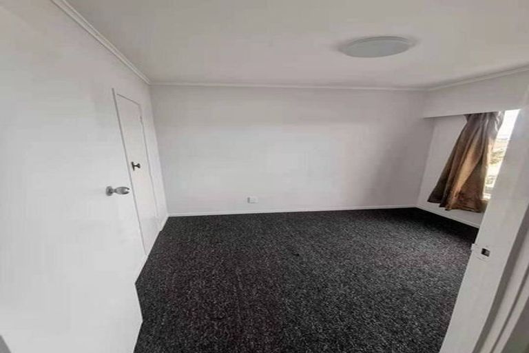 Photo of property in 1/178 Chivalry Road, Glenfield, Auckland, 0629